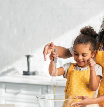 Little chef – පොඩ්ඩෝ එක්ක පොල් කිරි කේක් හදමු.