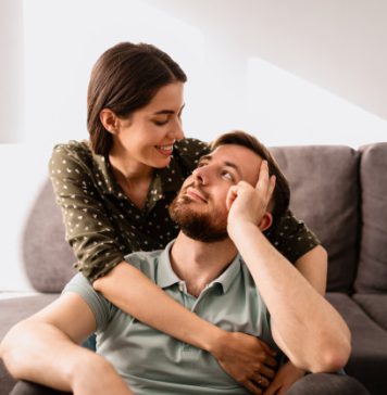 සාර්ථක විවාහයක් සඳහා සැමියන් විසින් අත් හැරිය යුතුම පුරුදු 4 ක්.