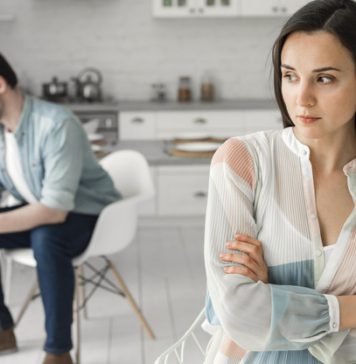 දිගු කාලයක් ආදරය කරලා විවාහ වුණත් කෙටිකලකින් විවාහය බිඳ වැටෙන්න හේතු.