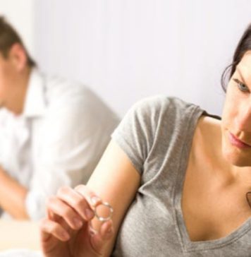 ගෙදර ගිනි පිටට නොදී දෙන්නා දෙමහල්ලන්ගෙ ප්රශ්න විසඳා ගන්න අපූරු ක්රමය.