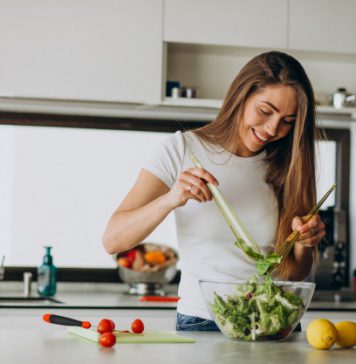 කෙට්ටු වෙන්න කැමති ඔබට උදෑසනට සෞඛ්යමත් ආහාර වර්ග 6 ක්.