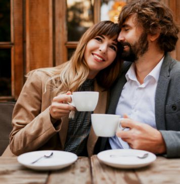 කොයිතරම් බිසී වුනත් ඔබ දෙදෙනාට පමණක් වෙන් වූ ආදරණීය වෙලාවක් වෙන් කිරීමේ වාසි.