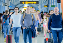 මැදපෙරදිග පවතින යුධ ගැටුම් හේතුවෙන් මෙරට සිරවූ සංචාරකයන් වෙනුවෙන් රජයෙන් පහසුකම්!