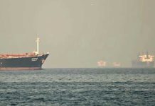 ගල්ෆ් කලාපයේ තෙල් නැව් තුනකට මිසයිල ප්රහාර