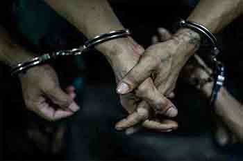 පුරාවස්තු සොයා කැණීම් කළ කාන්තාවක් ඇතුළු තිදෙනෙක් අත්අඩංගුවට