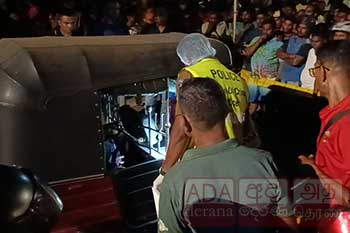 කපා කොටා ඝාතනය කළ සිරුර ත්රීරෝද රථයක් තුළ තිබී සොයාගනී