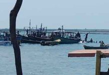 වන්දනාකරුවන් රැගත් බෝට්ටුවක් යාපනය ගුරුනගර් තොටුපොළේදී පෙරළෙයි