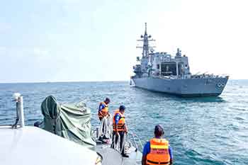 ජපාන යුද නැවක කාර්යය මණ්ඩල සාමාජිකයෙකු වැඩිදුර ප්රතිකාර සඳහා කොළඹට