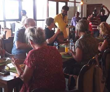 මැදපෙරදිග යුදමය තත්ත්වය මත මෙරට රැඳීසිටින සංචාරකයින්ට නොමිලේ කෑම වේලක්