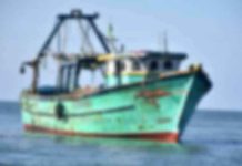 මත්ද්රව්ය සහ අවි ආයුධ ප්රවාහනය කළ බවට සැක බහුදින ධීවර යාත්රාවක් නාවික හමුදා අත්අඩංගුවට!