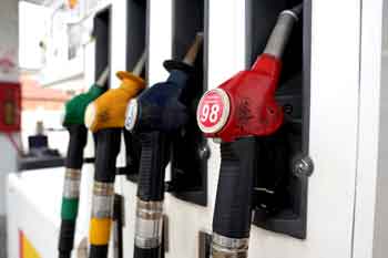 ඔස්ට්රේලියාව ඉන්ධන සඳහා පනවා ඇති බදු මාස තුනකට අඩු කරයි