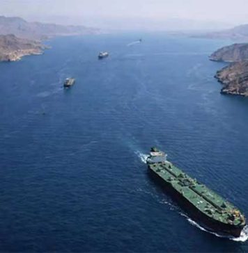 පාකිස්තානය, චීනය සහ ඉන්දියාවට අයත් නෞකා හෝමුස් සමුද්ර සන්ධිය තරණය කරයි