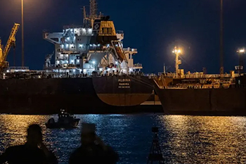 හෝමූස් හරහා යන නැව්වලින් ගාස්තු අයකරන ඉරාන සැලැස්මට අනුමැතිය