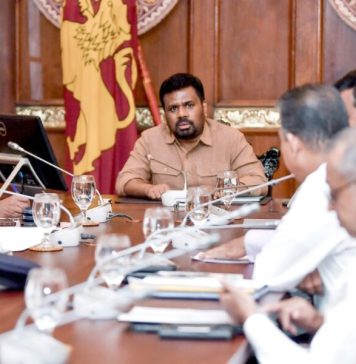 පාරේ ගසා ඇති දැන්වීම් ගැන රජය තීන්දුවක් ගන්න යයි