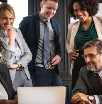 Work-Friendships තියාගන්නෙ කොහොමද?