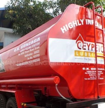 ලංකාවට ගොඩ බෑ තෙල් නැව් දෙකකට මොකක්ද වුණේ?