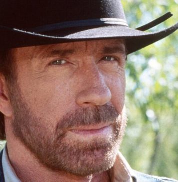 ජනප්රිය නළු චක් නෝරිස් දිවි රඟ මඬලෙන් සමුගනී