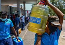 “ඉන්ධන තොග රැස් කරන්නන් අත්අඩංගුවට ගන්නවා”