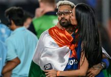 ජාතික කොඩියට අපහාසකලැයි ක්රිකට් ක්රීඩකයෙක්ට පැමිණිල්ලක්