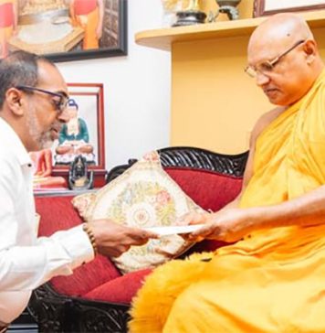 අලුත් අවුරුදු නැකත් සීට්ටුව මහා නායක ස්වාමීන් වහන්සේලාට පිළිගන්වයි – Saru News | සිංහල