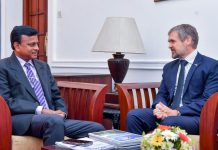 ඕස්ට්රේලියානු මහකොමසාරිස් සහ ජනාධිපති කාර්ය මණ්ඩල ප්රධානී අතර හමුවක්