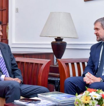 ඕස්ට්රේලියානු මහකොමසාරිස් සහ ජනාධිපති කාර්ය මණ්ඩල ප්රධානී අතර හමුවක්