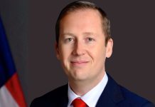 අමෙරිකානු විශේෂ නියෝජිත සර්ජියෝ ගෝර් දිවයිනට