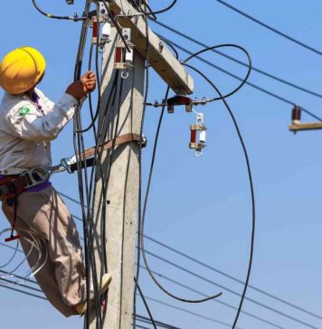 විදුලිබල සේවකයින් සියලු සේවාවලින් ඉවත්වීමට තීරණයක්