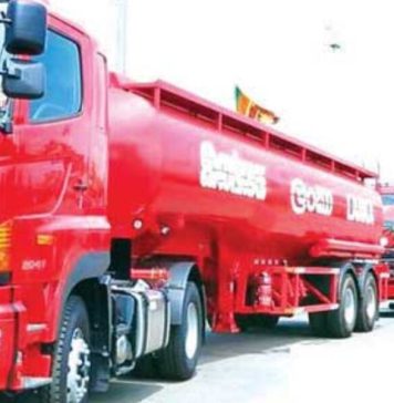 සෙනසුරාදාත් ඉරිදාත් සුපුරුදු ලෙස තෙල් බෙදාහැරීම අඛණ්ඩව