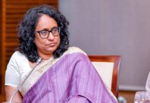 මේ අවුරුද්දේ හැම ද්විතීක පාසලකටම එක ස්මාර්ට් බෝඩ් එකක් හෝ දෙනවා. ඒවාට සල්ලි එකතු කරන්න එපා – හරිනි