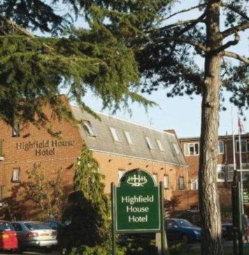 එංගලන්තයේ හෝටලයක දී නිරුවත පෙන්වූ ශ්රී ලාංකිකයා වරදකරු වෙයි