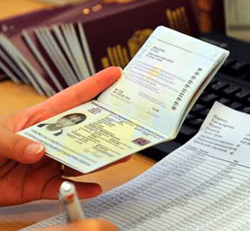 යුධමය හේතූන් මත මෙරට රැඳී සිටින විදෙස් ජාතිකයින්ගේ වීසා දින ගැනත් තීරණයක්!