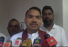 කරුණාකරල මේ බංකළොත් දේශපාලනය නවත්වන්න: නාමල් ආණ්ඩුවෙන් ඉල්ලයි!