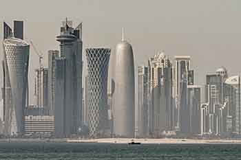 කටාර් වෙරළට ඔබ්බෙන් වූ තෙල් නෞකාවකට ප්රහාරයක්