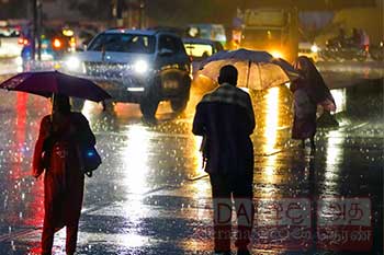 අද දිවයිනේ බොහෝ ප්රදේශවල හවසට ගිගුරුම් සහිත වැසි