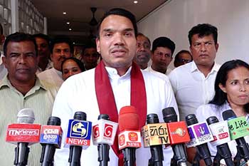 ගල්අඟුරු වංචාවට ජනපතිත් සම්බන්ධ බවට නාමල්ගෙන් චෝදනාවක්