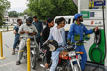 පාකිස්තානයේ ඉන්ධන මිල යළි ඉහළට