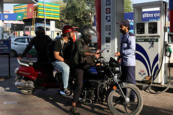 ඉන්දියාව වසර 07කට පසු ඉරානයෙන් තෙල් මිල දී ගනී