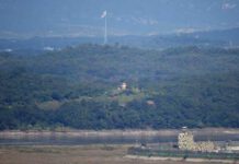 උතුරු කොරියාවෙන් බැලැස්ටික් මිසයිල ප්රහාර මාලාවක්