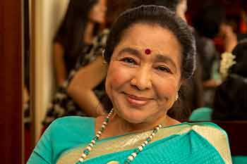 ප්රවීණ ගායන ශිල්පිනී ආශා බෝස්ලේ රෝහල්ගත කෙරේ