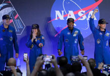 සඳ ගමනේ අත්දැකීම් කියන්න පළමුවරට මාධ්ය හමුවට ආ ගගනගාමීන්