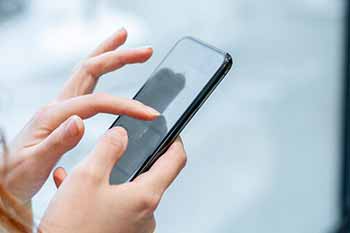 අලුත් අවුරුදු සමයේ සමාජ මාධ්ය භාවිතය ගැන පොලිසියෙන් අනතුරු ඇඟවීමක්