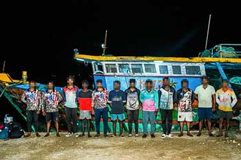 මෙරට මුහුදු සීමාව පැන්න ඉන්දීය ධීවරයින් 12 දෙනෙකු අත්අඩංගුවට