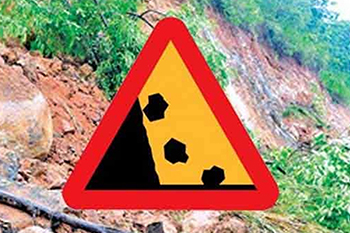 ප්රදේශ කිහිපයකට නායයාම් අනතුරු ඇඟවීම් නිකුත් කෙරේ