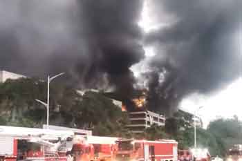 චීනයේ BYD සමාගමේ ප්රධාන කර්මාන්ත ශාලාවේ ගින්නක්