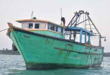 අනවසරෙන් ශ්රී ලංකා මුහුදු සීමාවට ඇතුළු වූ ඉන්දීය ධීවරයින් 4ක් අත්අඩංගුවට