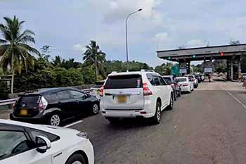 දක්ෂිණ අධිවේගී මාර්ගයේ දිගු වාහන පෝලිම්