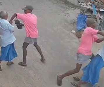 වයෝවෘද්ධ පුද්ගලයෙකු තල්ලුකර මුදල් කොල්ලකෑ මත්ලෝලියා කොටුවෙයි