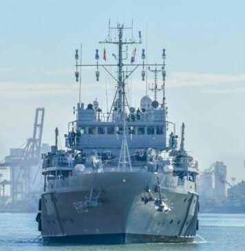 INS Nireekshak නෞකාව කොළඹ වරායට!