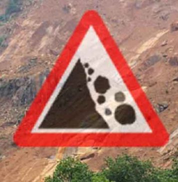 දිස්ත්රික්ක 2කට නායයෑම් පූර්ව අනතුරු ඇඟවීම්